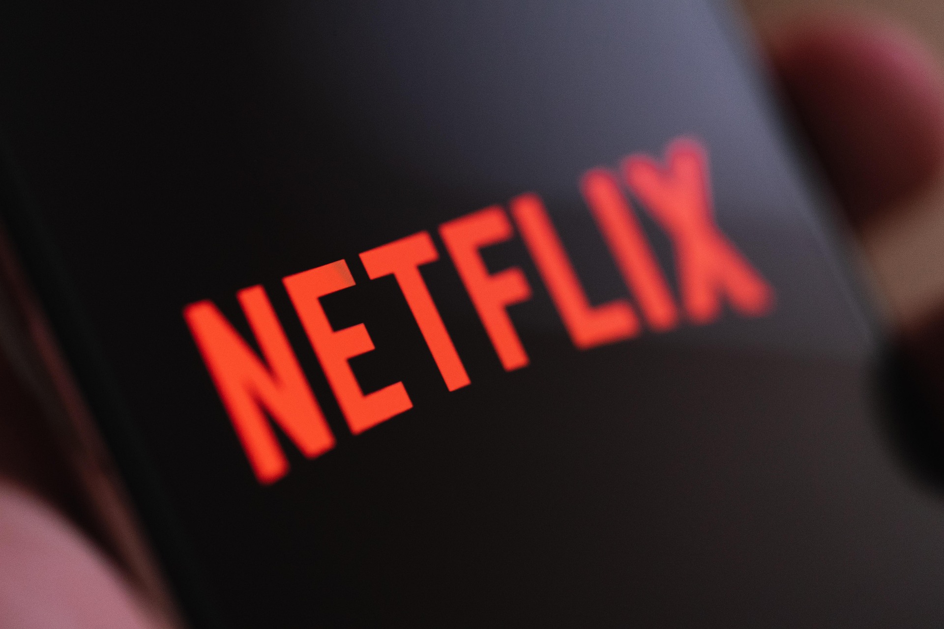 Netflix Plunges Nearly 7% After Earnings Miss - Is Elon Musk Behind It?