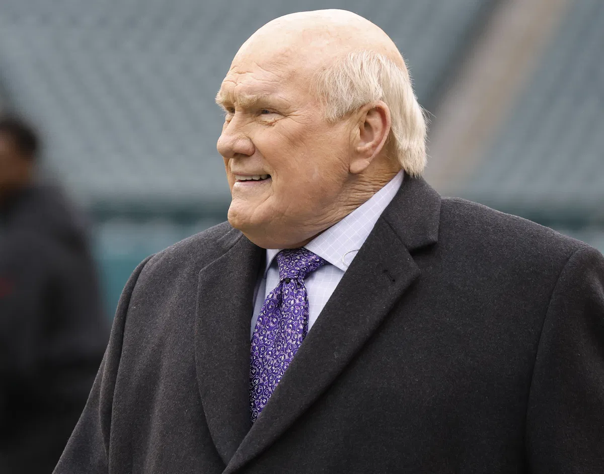 FOX Broadcaster Announces Retirement Plans as Terry Bradshaw Nears Exit