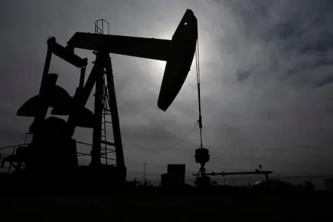Oil maintains gains on supply risks and US plan to refill strategic reserves