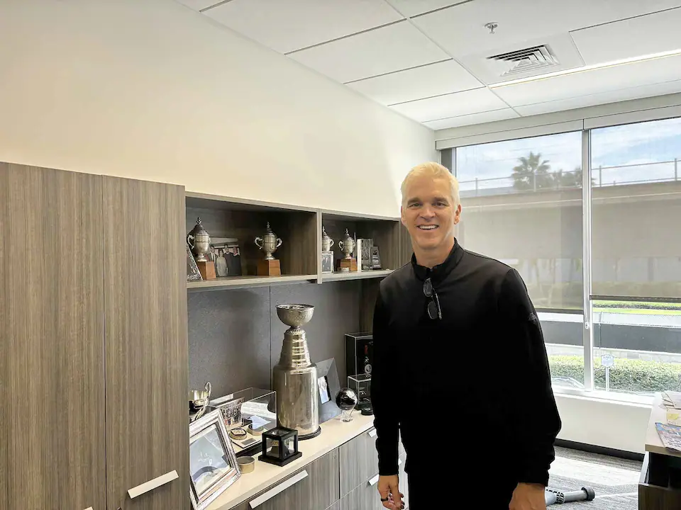 Un an après la controverse des Kings à Québec: Luc Robitaille a de la fierté et aucun regret
