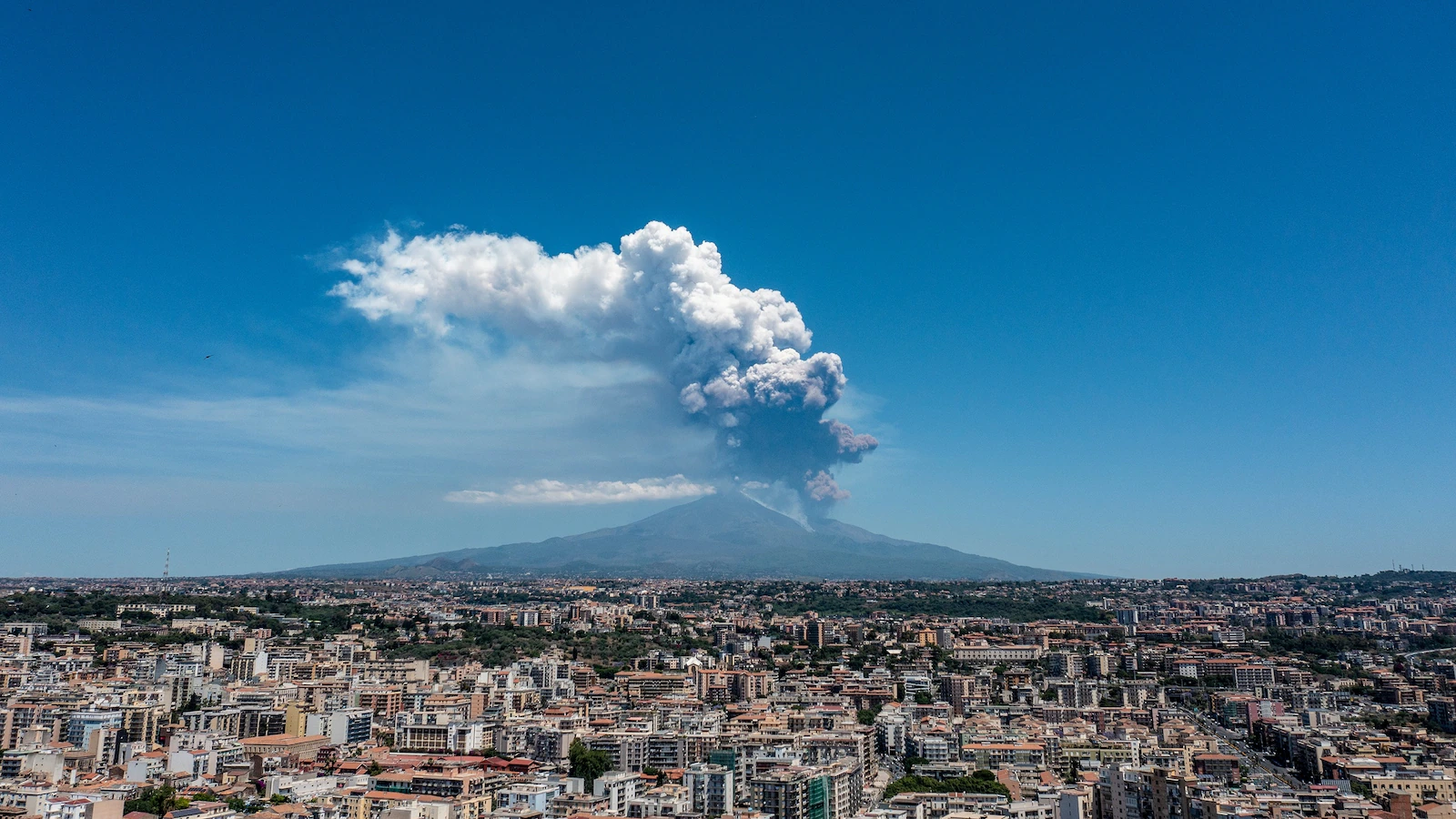 Scientists discover new way to detect volcanic eruptions at Mount Etna