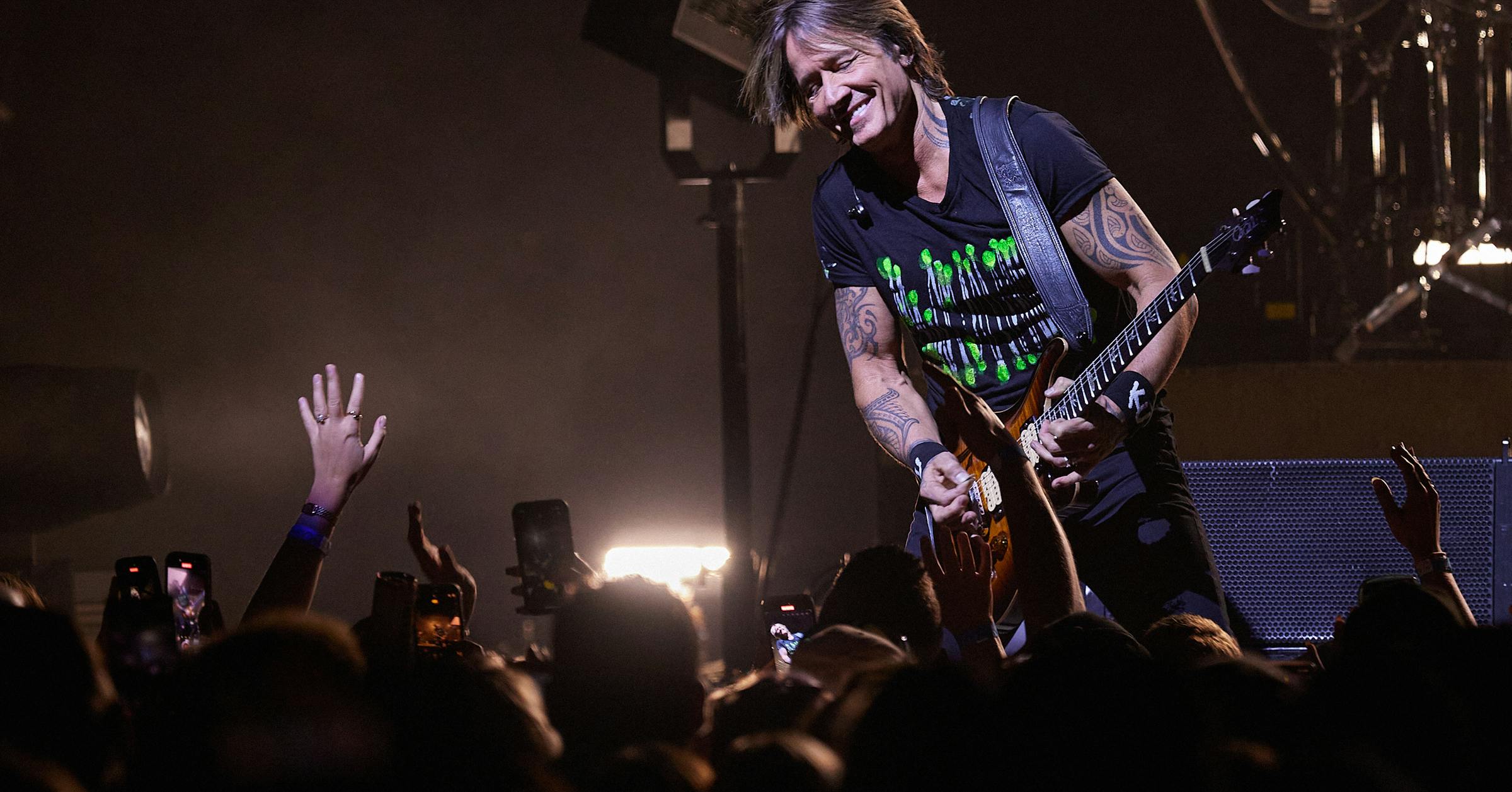 Review: Keith Urban thrills in St. Paul with rock-star moves, guitar and courage