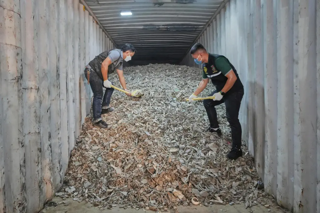 Watchdog report says American e-waste is causing a 'hidden tsunami'