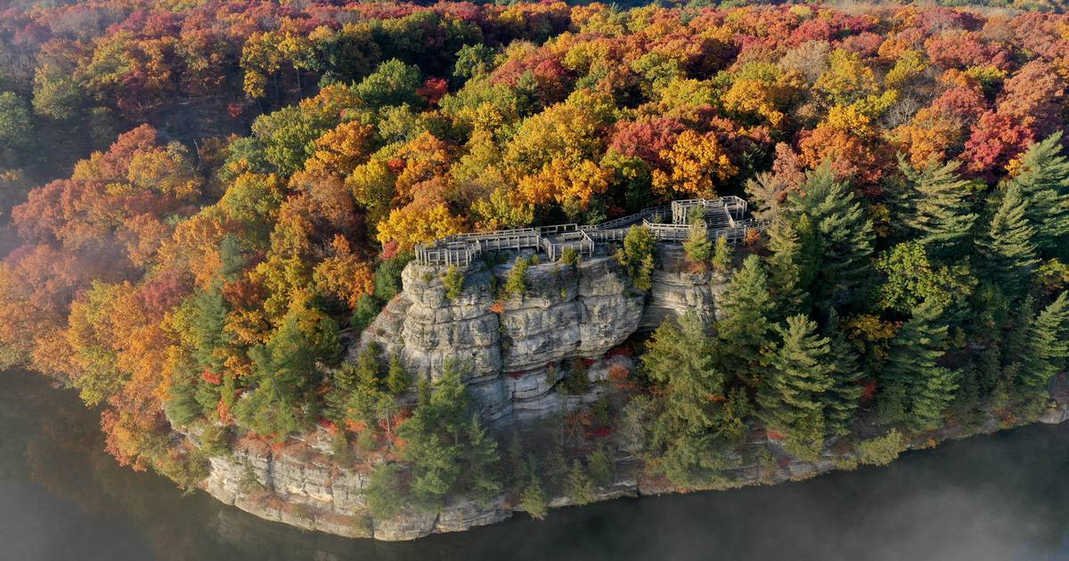 Where to find beautiful fall colors in Starved Rock Country