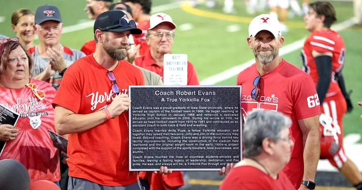 ‘Hobber Dobber’ carries on through Yorkville as community honors legacy of football coach Robert Evans