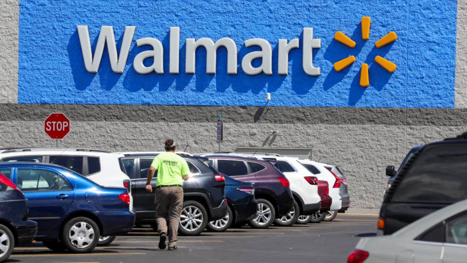 Walmart Halts Hiring Of H-1B Candidates After $100,000 Visa Fee Rule: Report