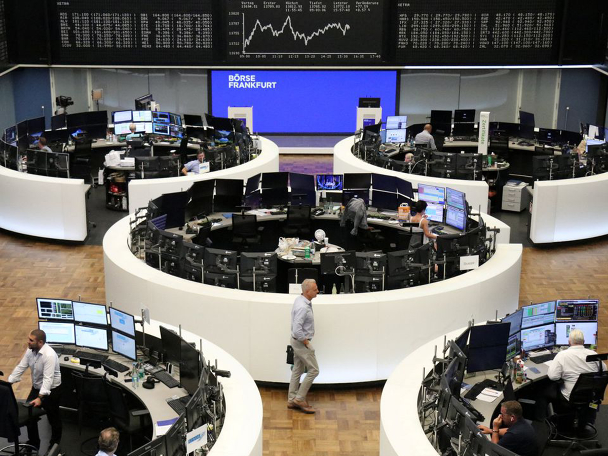 European Stocks Fall as Investors Weigh Corporate Earnings