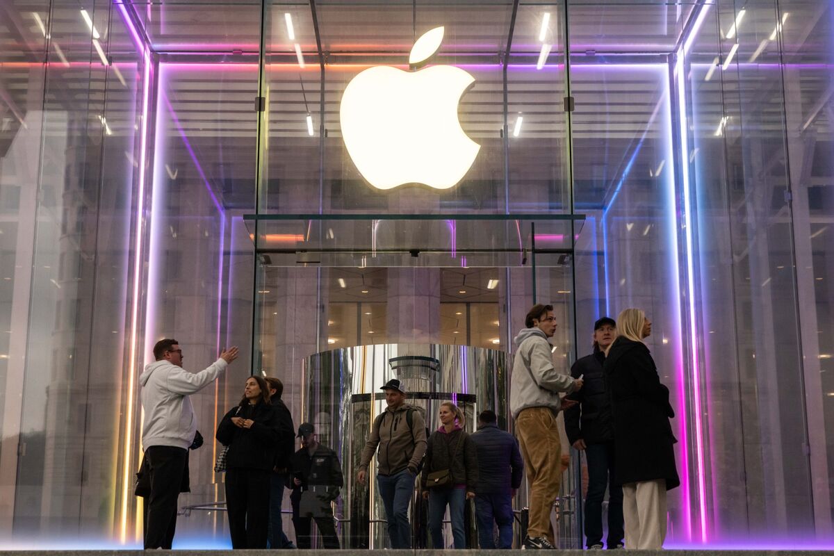 Apple’s Plan for Foldable iPad With Giant Screen Hits Snags