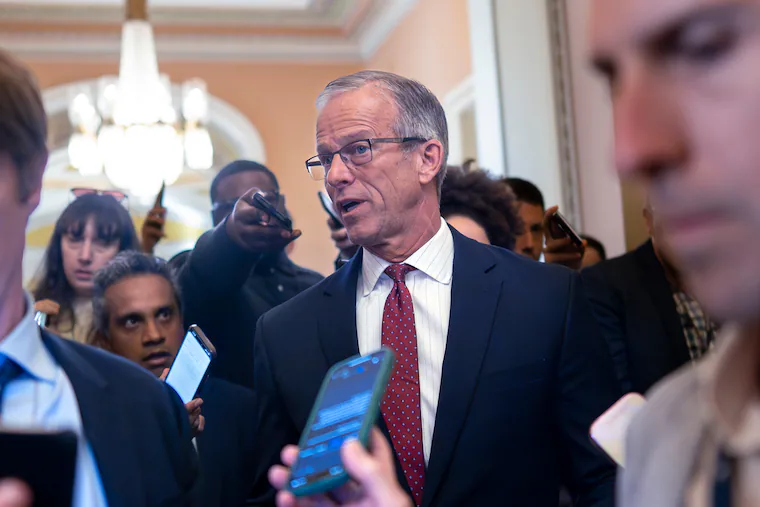 Senate Republicans head to White House during shutdown