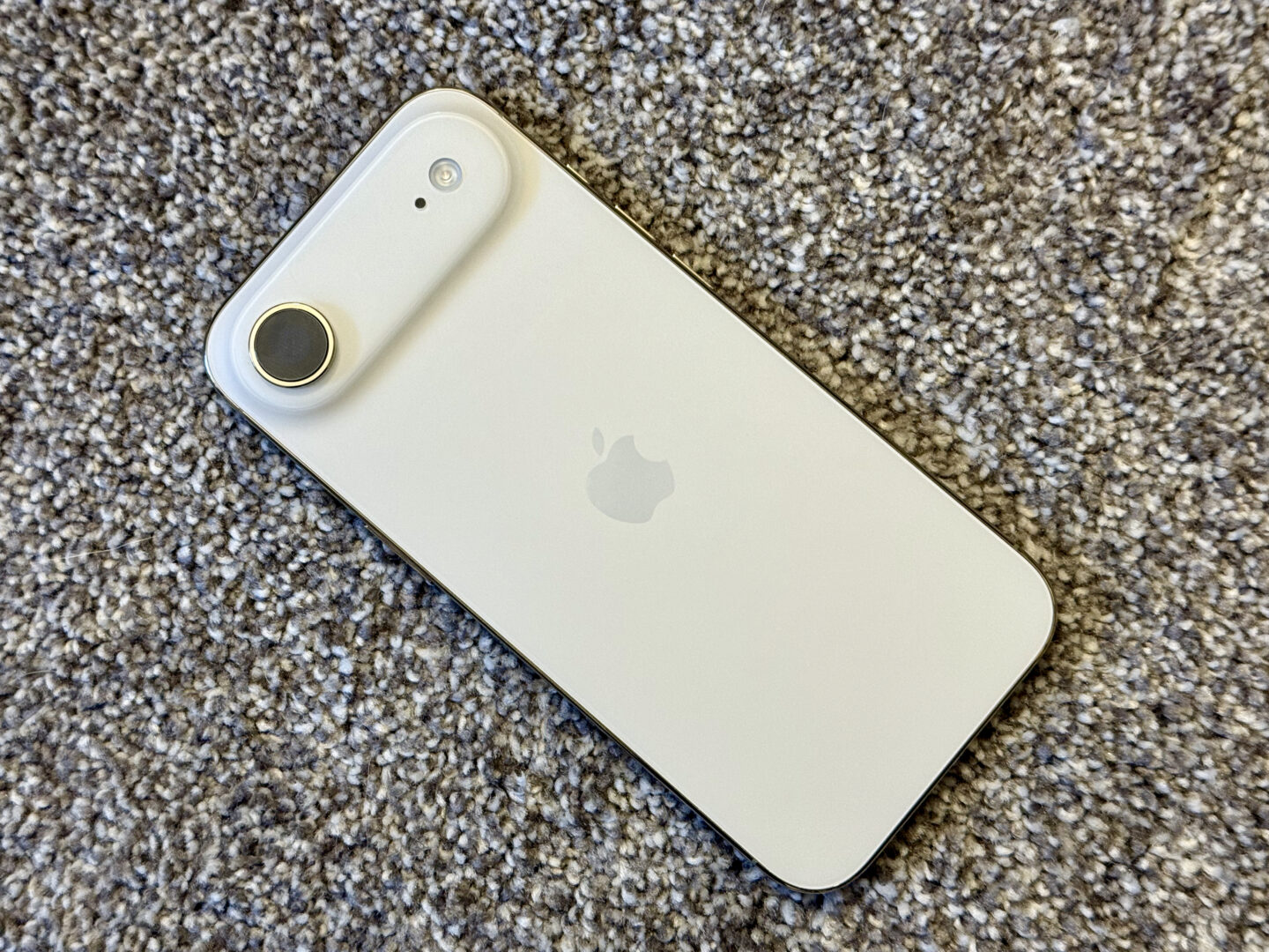 Slim iPhone Air reportedly struggles to find buyers