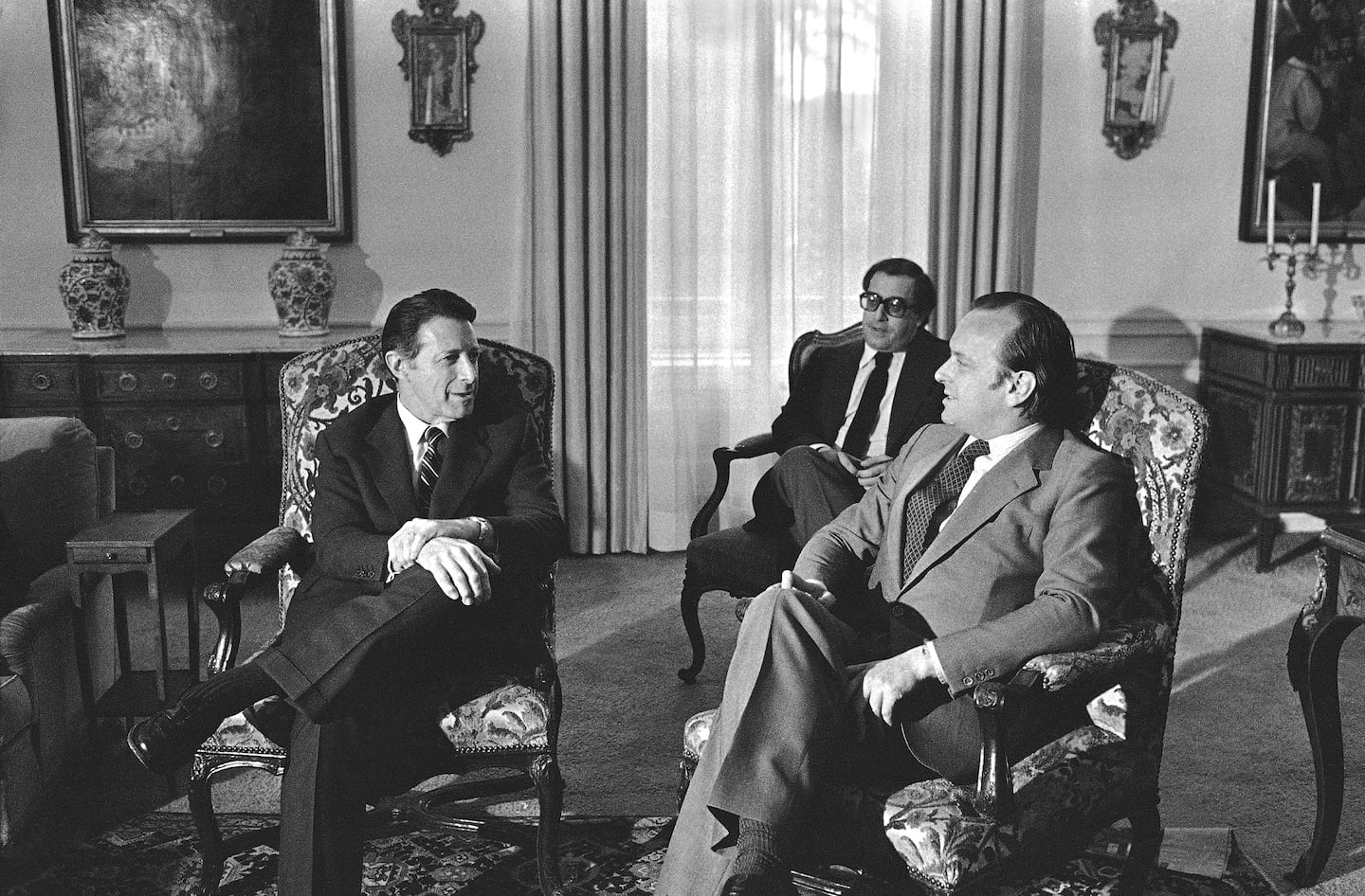 Portugal leader and media tycoon, dies