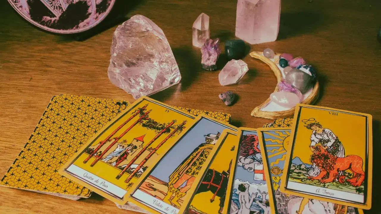 Tarot Card Reading For All Zodiac Signs With Vastu Tip Of The Day: October 22, 2025
