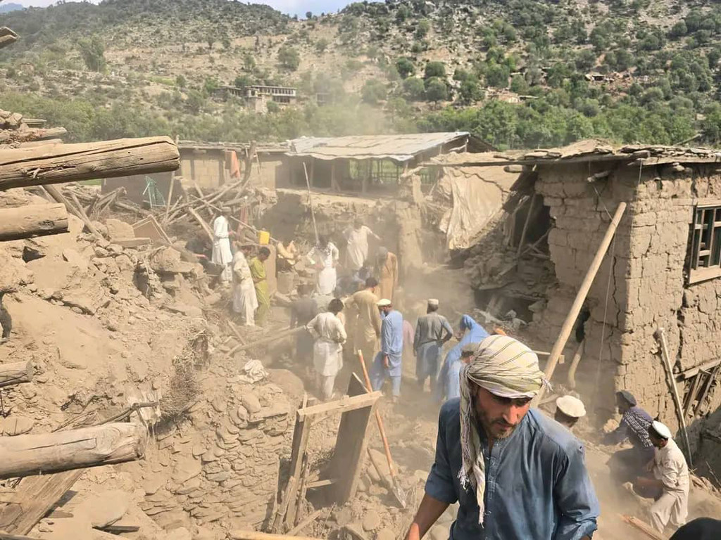 Afghanistan quake: Aid teams still scrambling to reach survivors