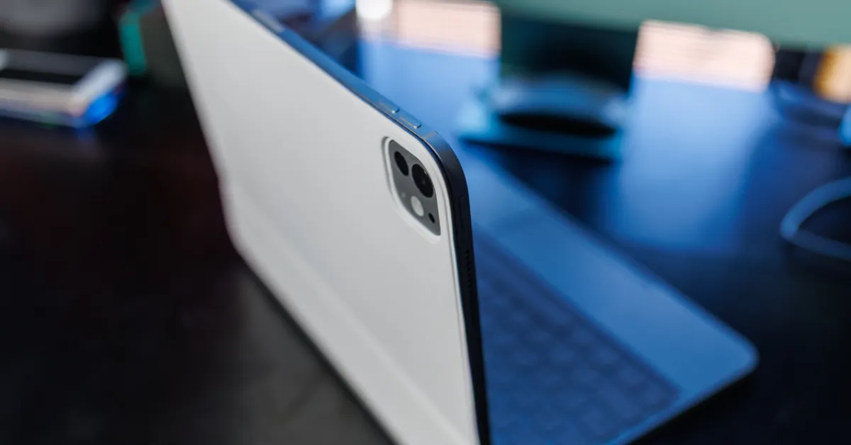 inch foldable iPad, but may cost $3000 and not ship until 2029