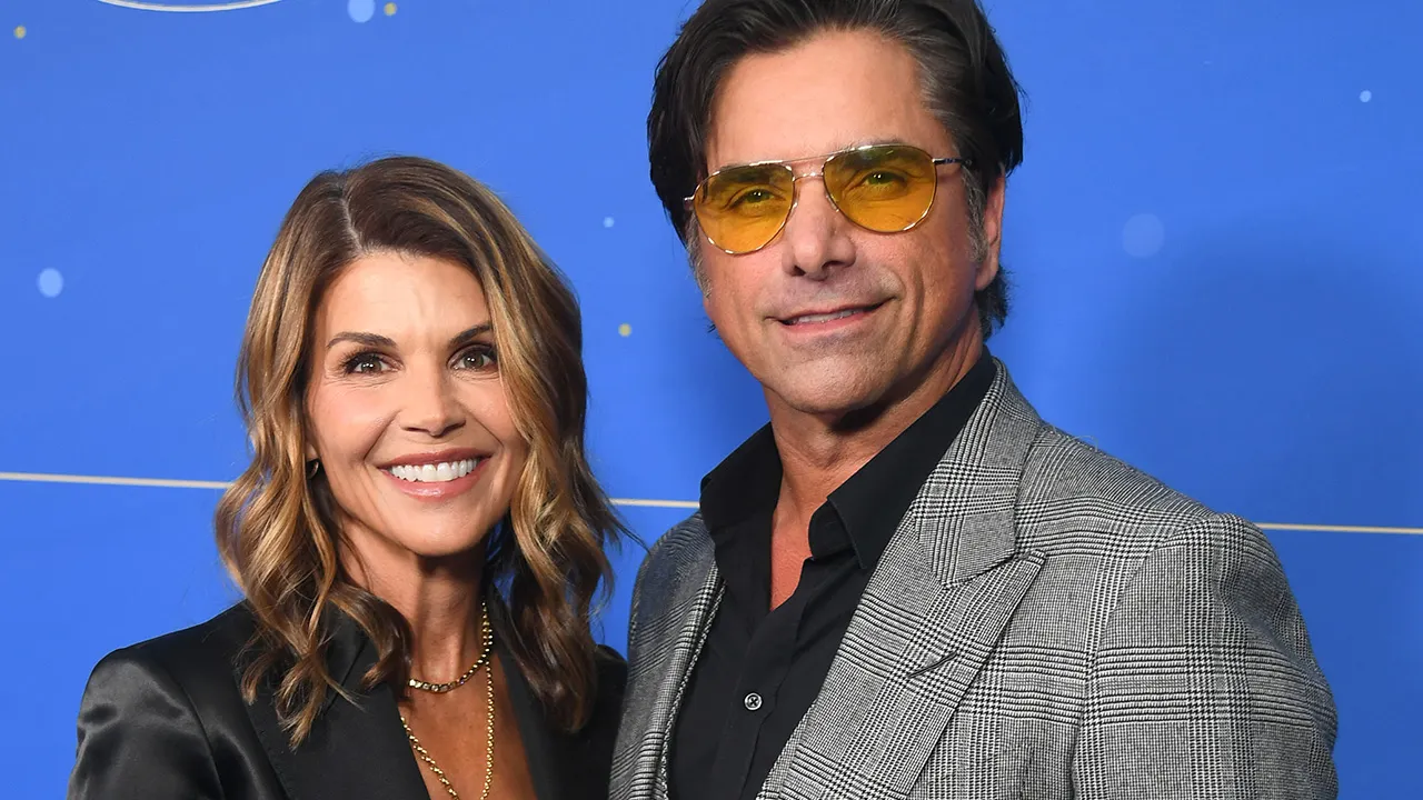 John Stamos doesn't hold back on Lori Loughlin relationship question