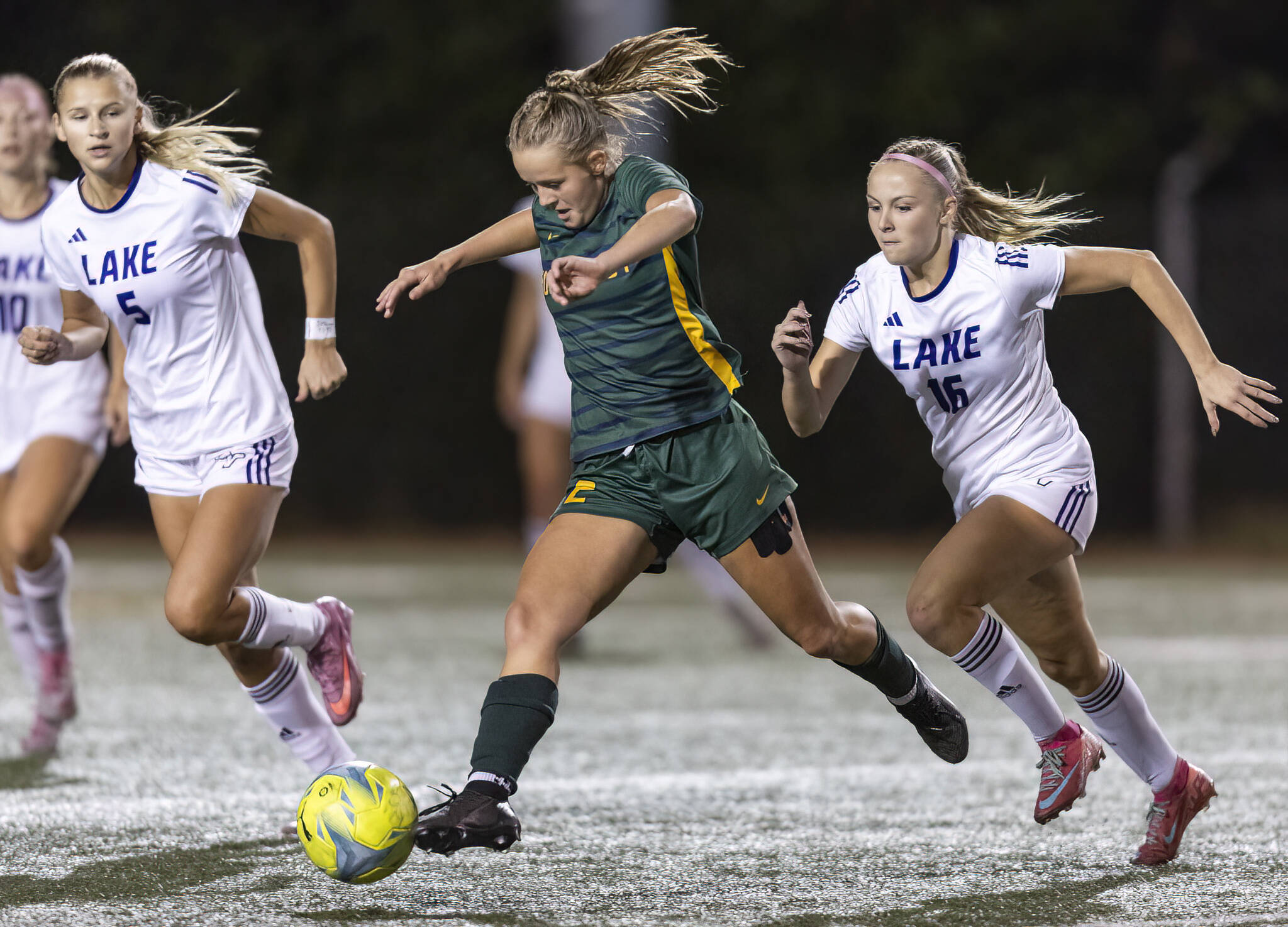 Scots close in on Warriors with close win