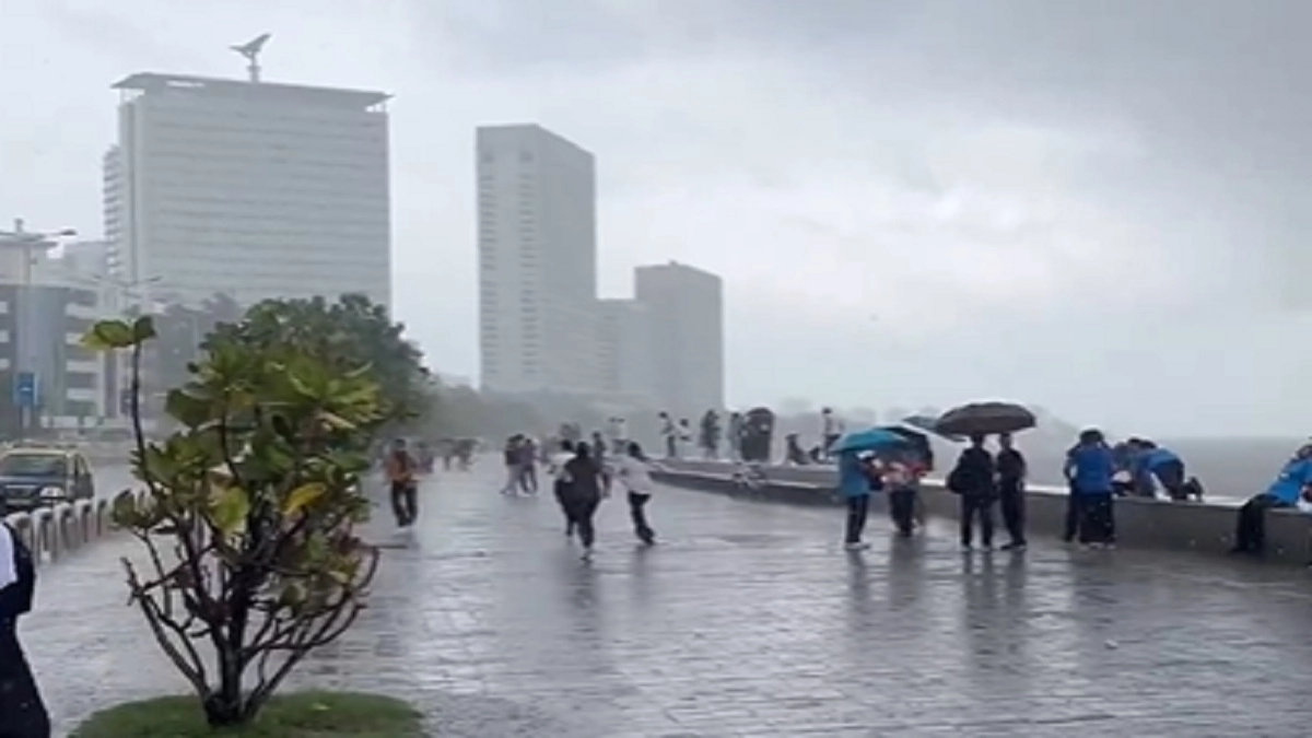 Severe Rainfall Alert for Maharashtra: Red Alert Issued for Mumbai, Thane and Palghar As IMD Predicts Extremely Heavy Rainfall on September 28; Check Details