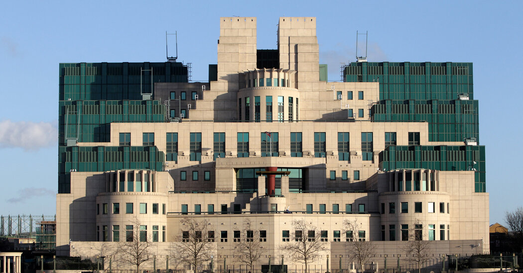 Terry Farrell, Whose Buildings Embodied Late 20th-Century Extremes, Dies at 87