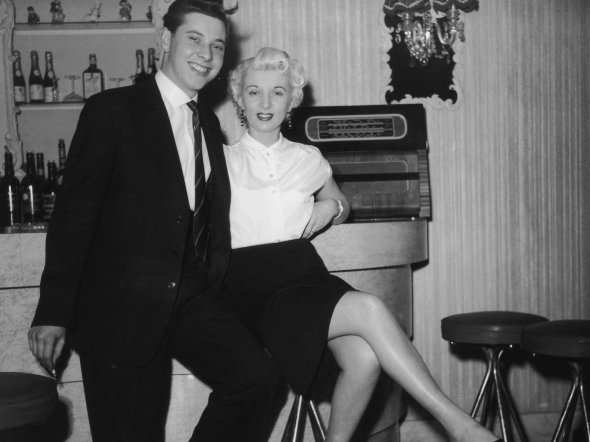 Grandchildren of Ruth Ellis, the last woman to be hanged in Britain, seek posthumous pardon