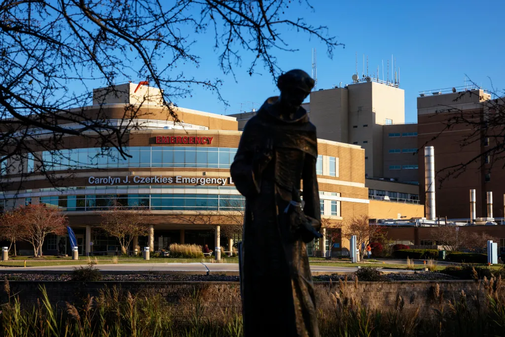 Unionized nurses never received COVID bonus pay, lawsuit alleges