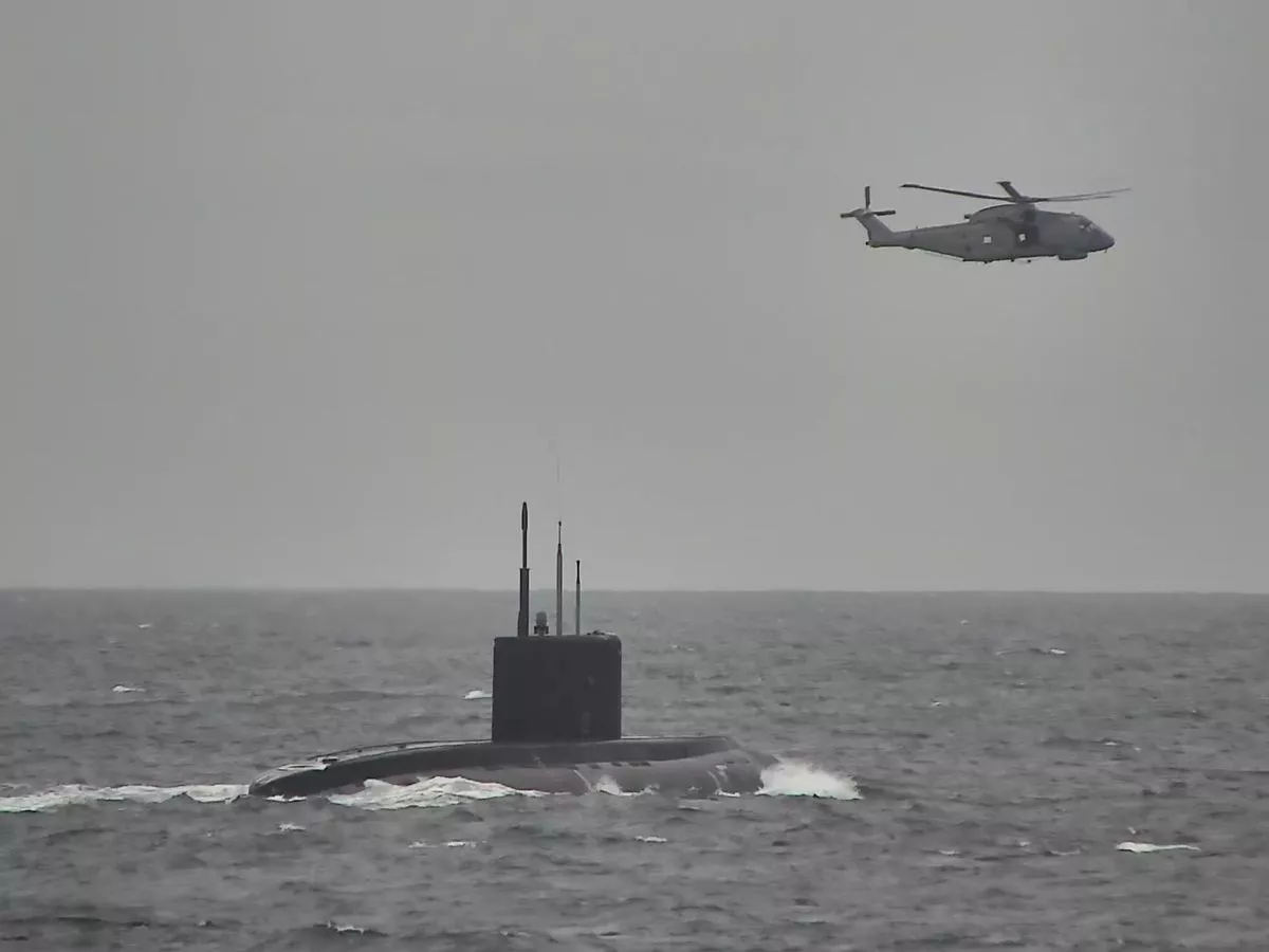Russian nuclear weapons submarine flags 'major alert' on board