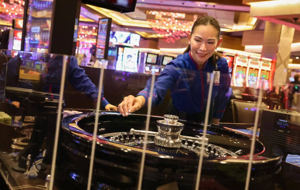 Graton casino dealer named 'Best Dealer in America' in Las Vegas competition