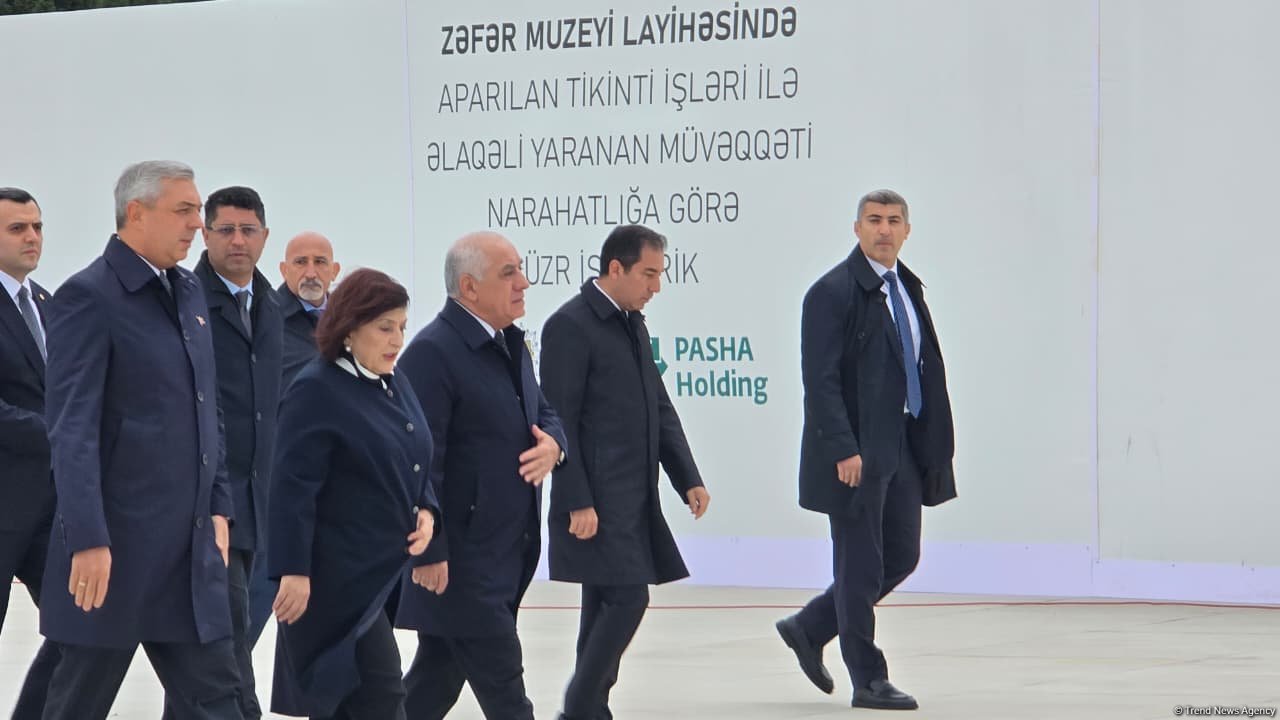 Azerbaijani top officials pay tribute at Victory Park Memorial on Remembrance Day (PHOTO)