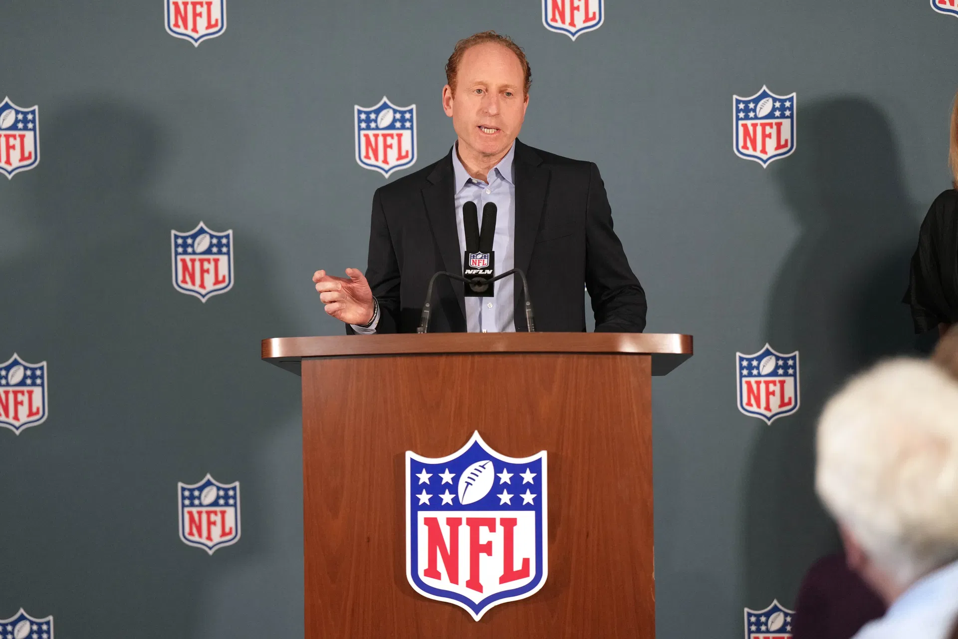 “Malik Nabers ACL would like a word” “Blatant lie”: Fans rip NFL exec Jeff Miller for defending MetLife Stadium turf amid major safety concerns