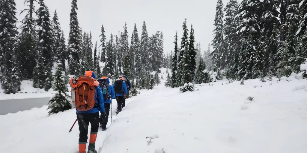 Two Washington hikers rescued after getting lost in heavy snow conditions