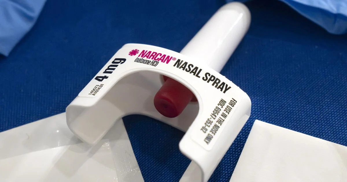 Insurers should cover overdose meds, panel says