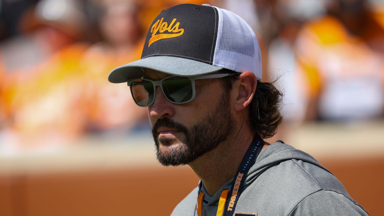 Sources: Vitello finalizing Giants deal in MLB first