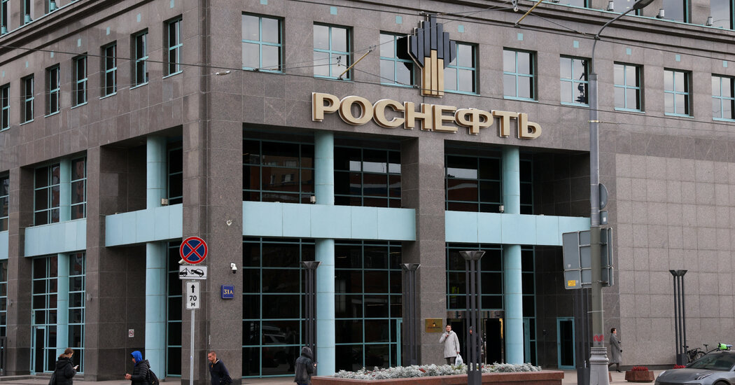 Russians Awake to Trump’s New Oil Sanctions and Largely Shrug