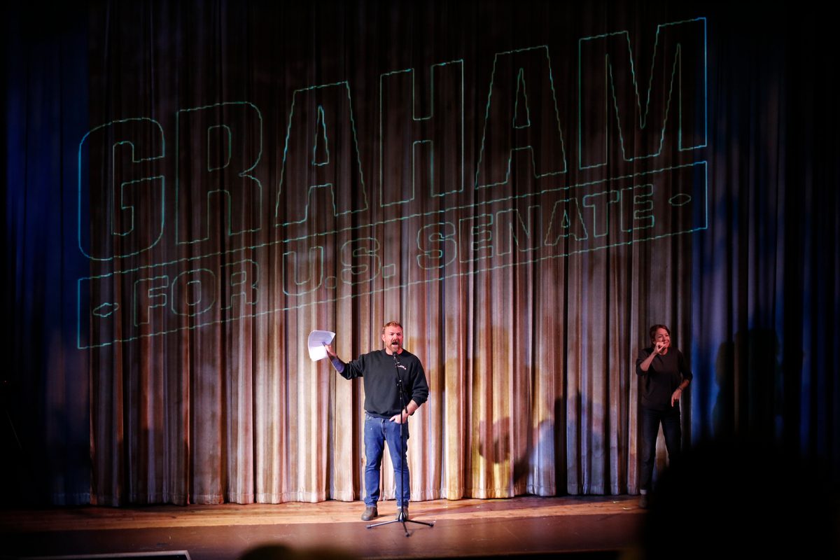 Defiant crowd shows up for Graham Platner after a ‘bad week’