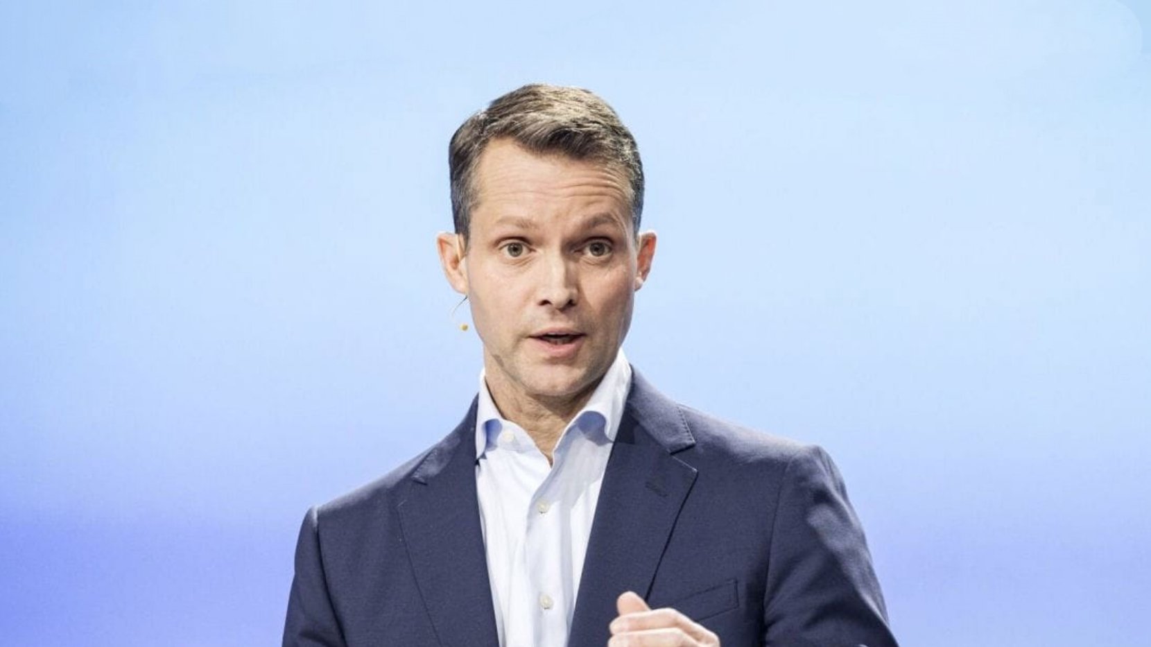 Nokia CEO says AI boom mirrors 1990s internet revolution