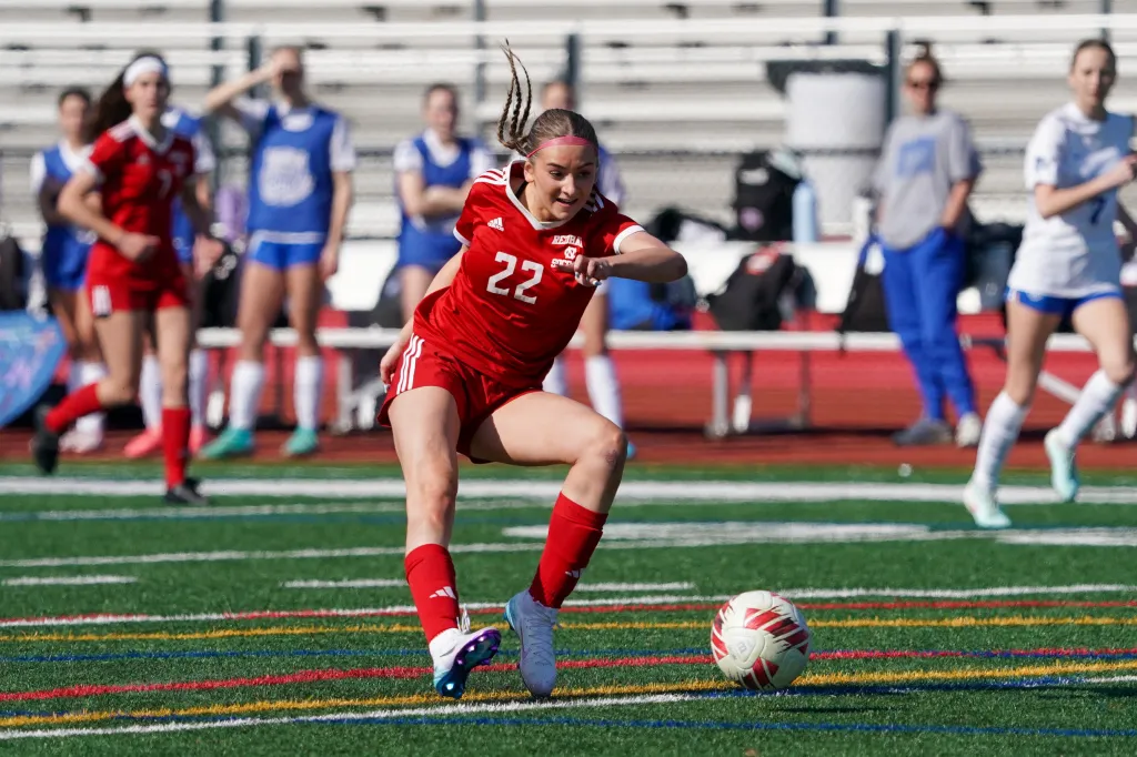 Naperville Central's Nicole Sacek commits to Wyoming