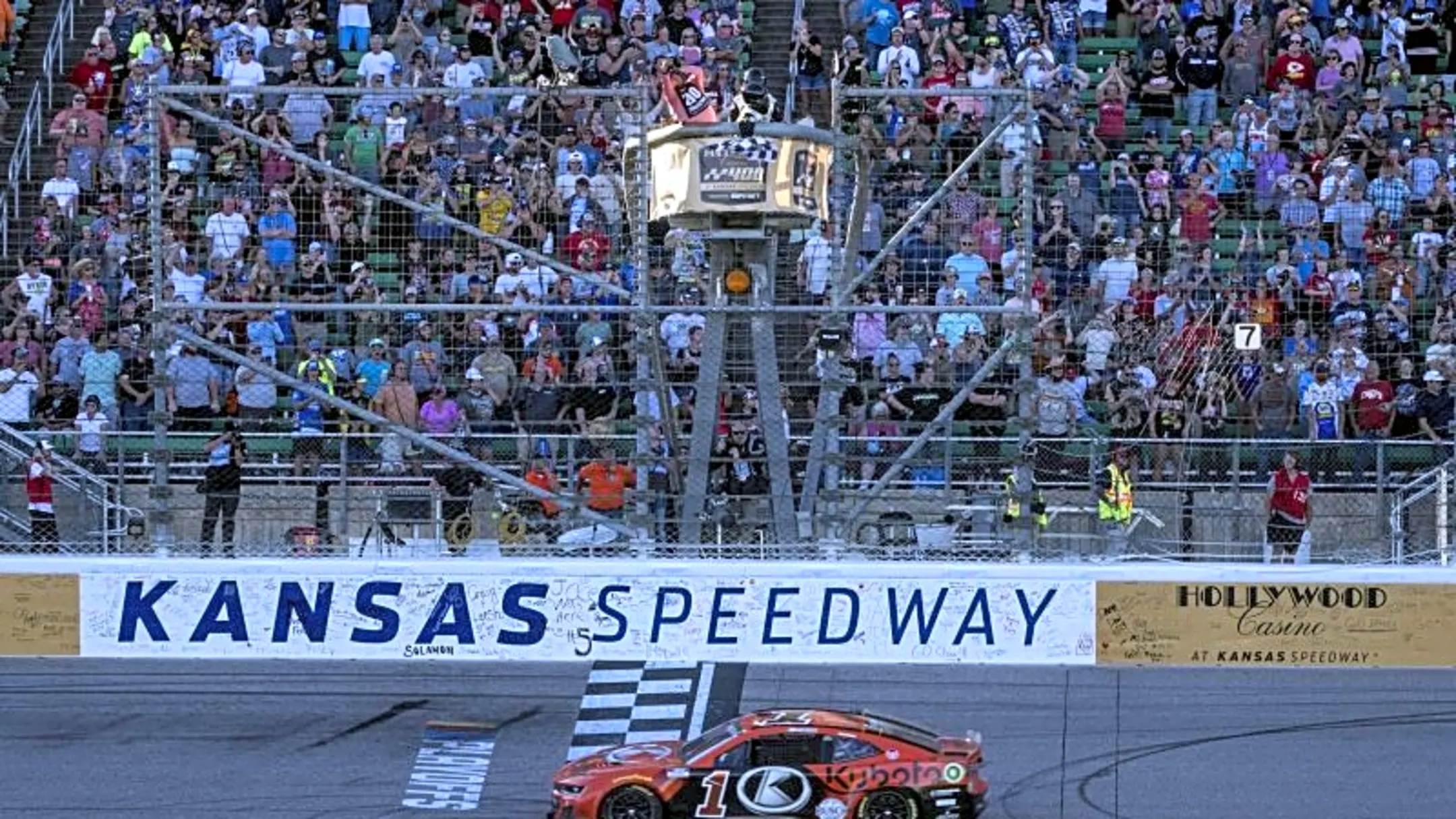 Playoff Points Battle Heats Up: Who’s Dominating the Intermediate Tracks?