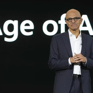 Microsoft annonce une augmentation annuelle de 22 % pour le PDG Satya Nadella.