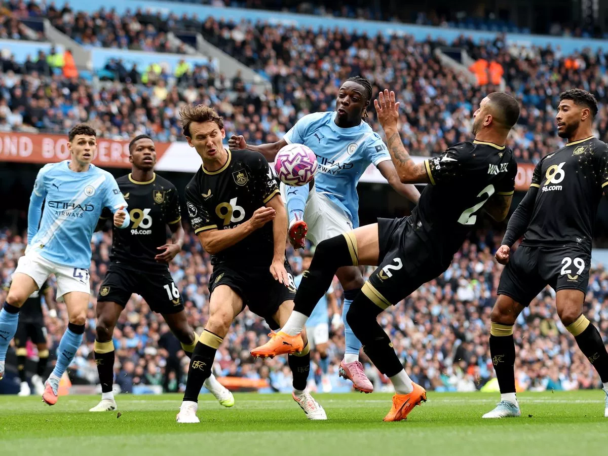 Man City stars show true colours with Kyle Walker gesture in Burnley win