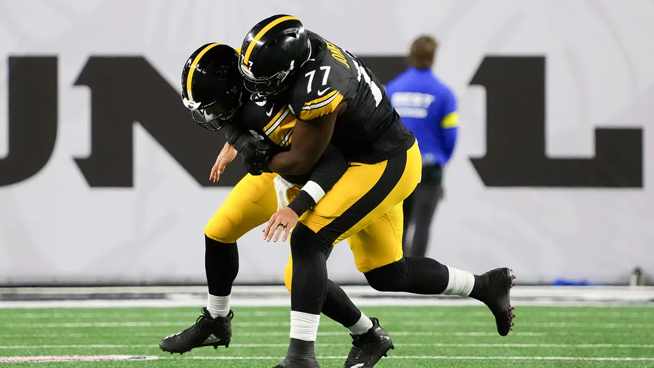 Steelers' Broderick Jones says he might tackle Aaron Rodgers again