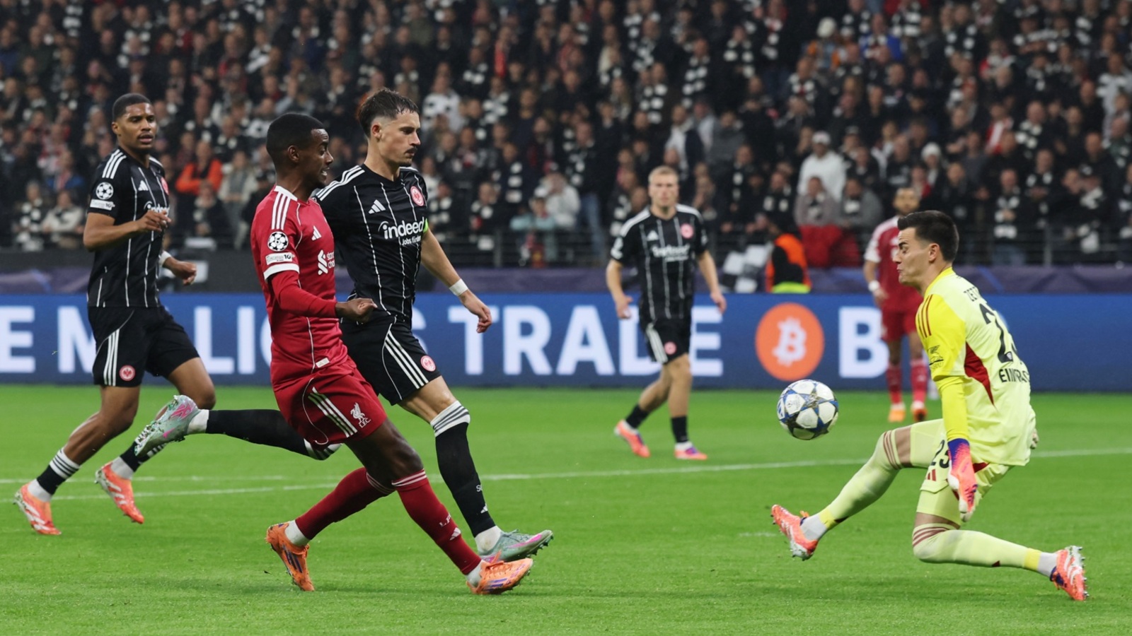 ‘Difficult balance…’ - Slot explains why he substituted Alexander Isak at half-time in Frankfurt
