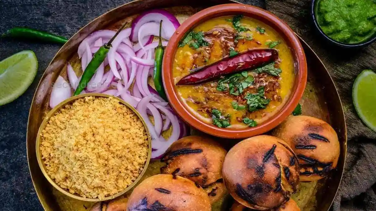 Dal Bati Churma : इस भाई दूज पर बनाएं शानदार रॉयल डिश, हर कोई कहेगा वाह