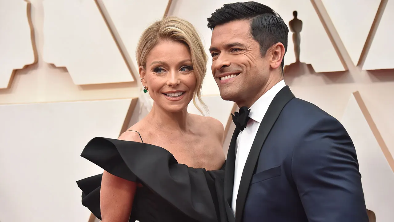Kelly Ripa suggests 'airport divorce' after on-air fight with Mark