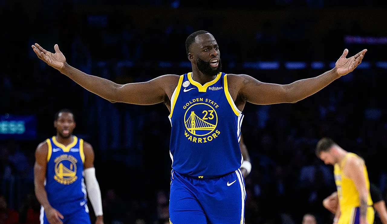 Warriors' Draymond Greens gets technical foul from bench less than 7 minutes into season