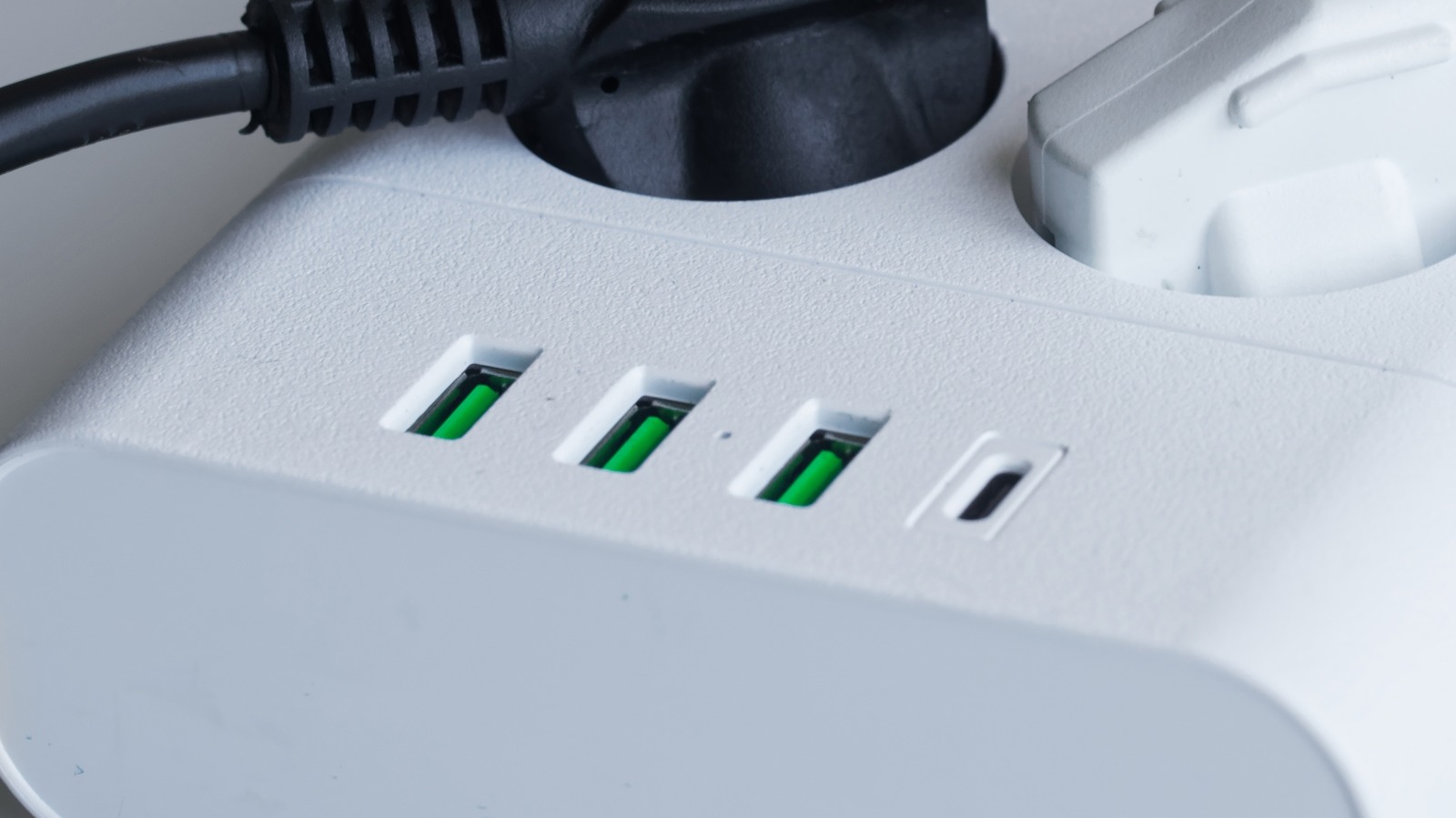 What Does It Mean When A USB Port Is Green?