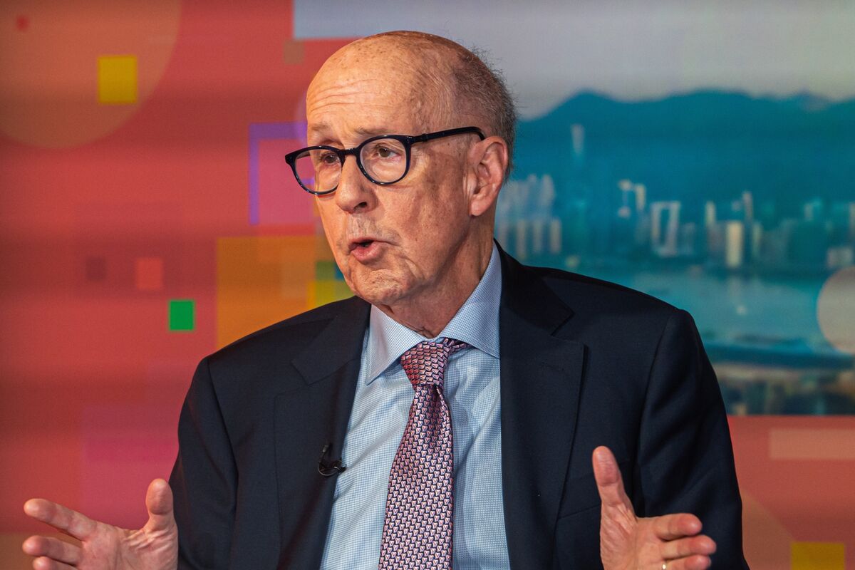 China Must Set ‘Aggressive’ Consumption Goal, Stephen Roach Says