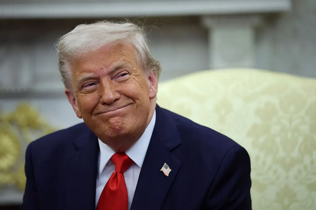Trump’s Miniature ‘Temu’ Award Has Viewers in Stitches and Critics Calling It the Ultimate Consolation