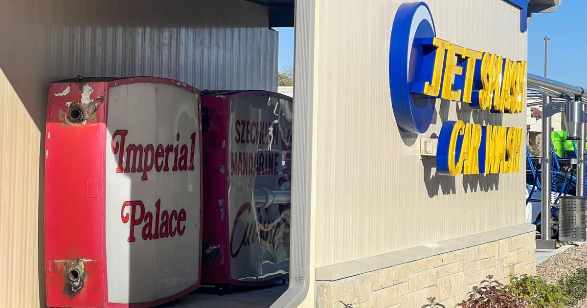 Last trace of Imperial Palace disappears as iconic sign comes down