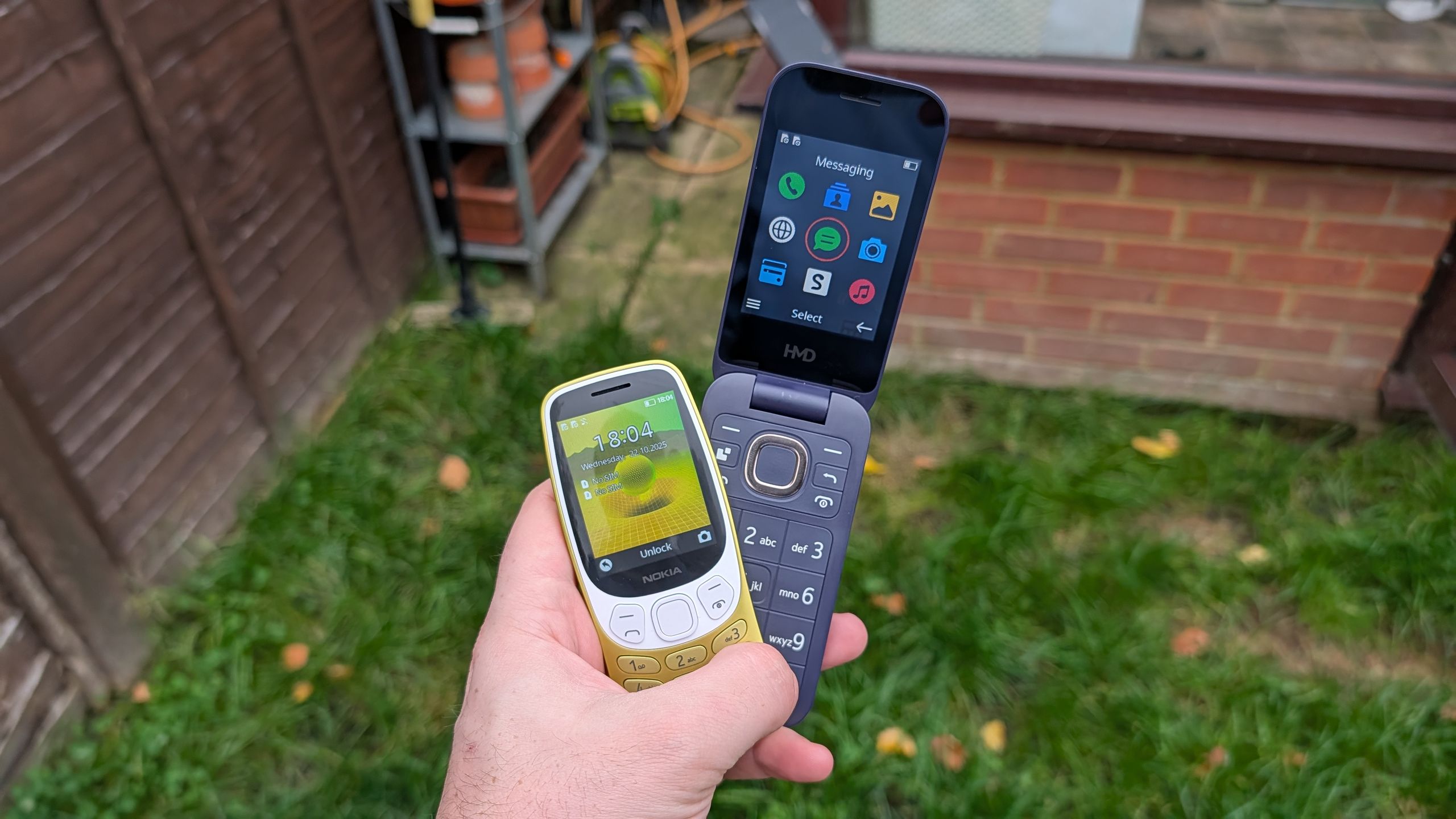 I ditched my smartphone for an app-free feature phone - here's what happened