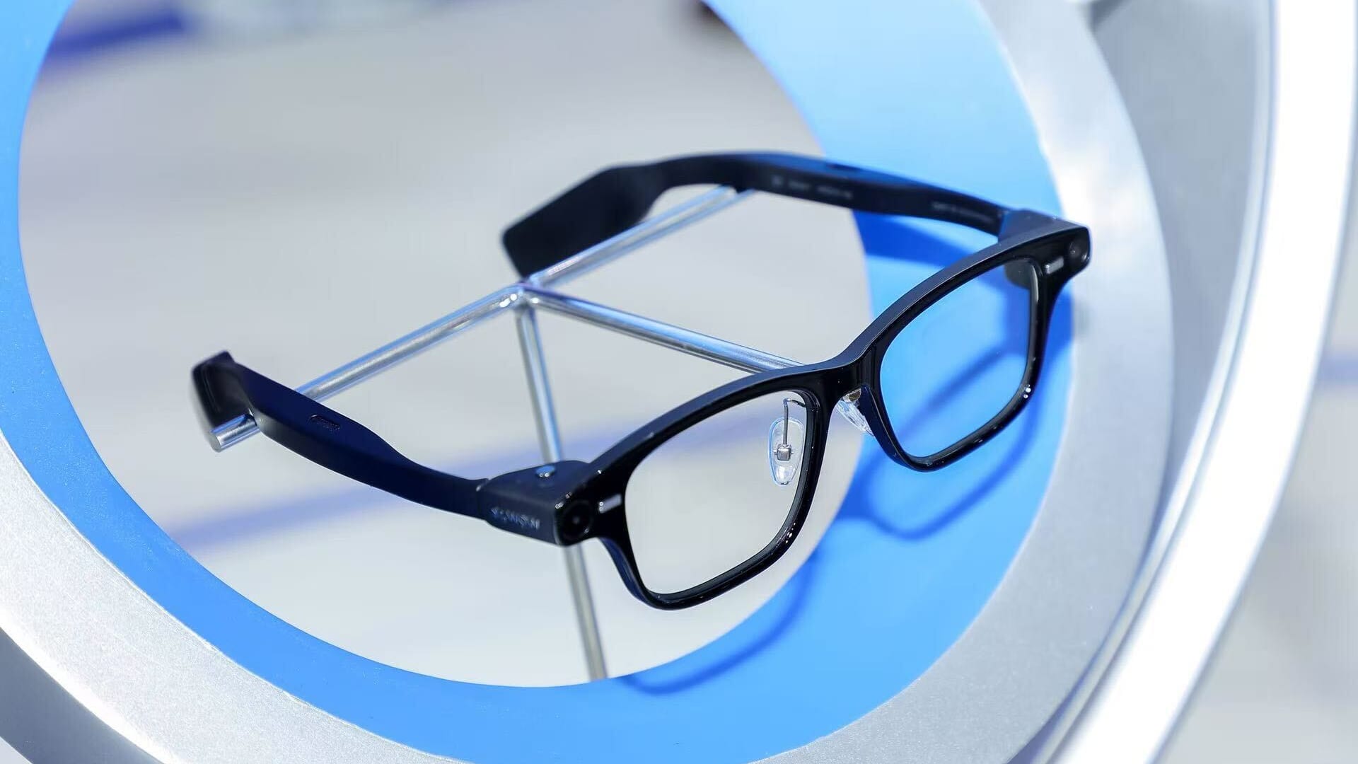 Alibaba prices AI glasses at $660 and launches ChatGPT rival