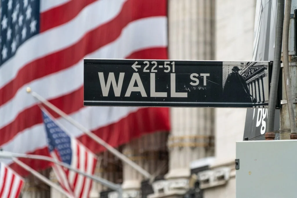 Stock Market Today: Dow Jones, Nasdaq Futures Tumble Amid US-China Trade Tensions-Tesla, IBM, American Airlines In Focus